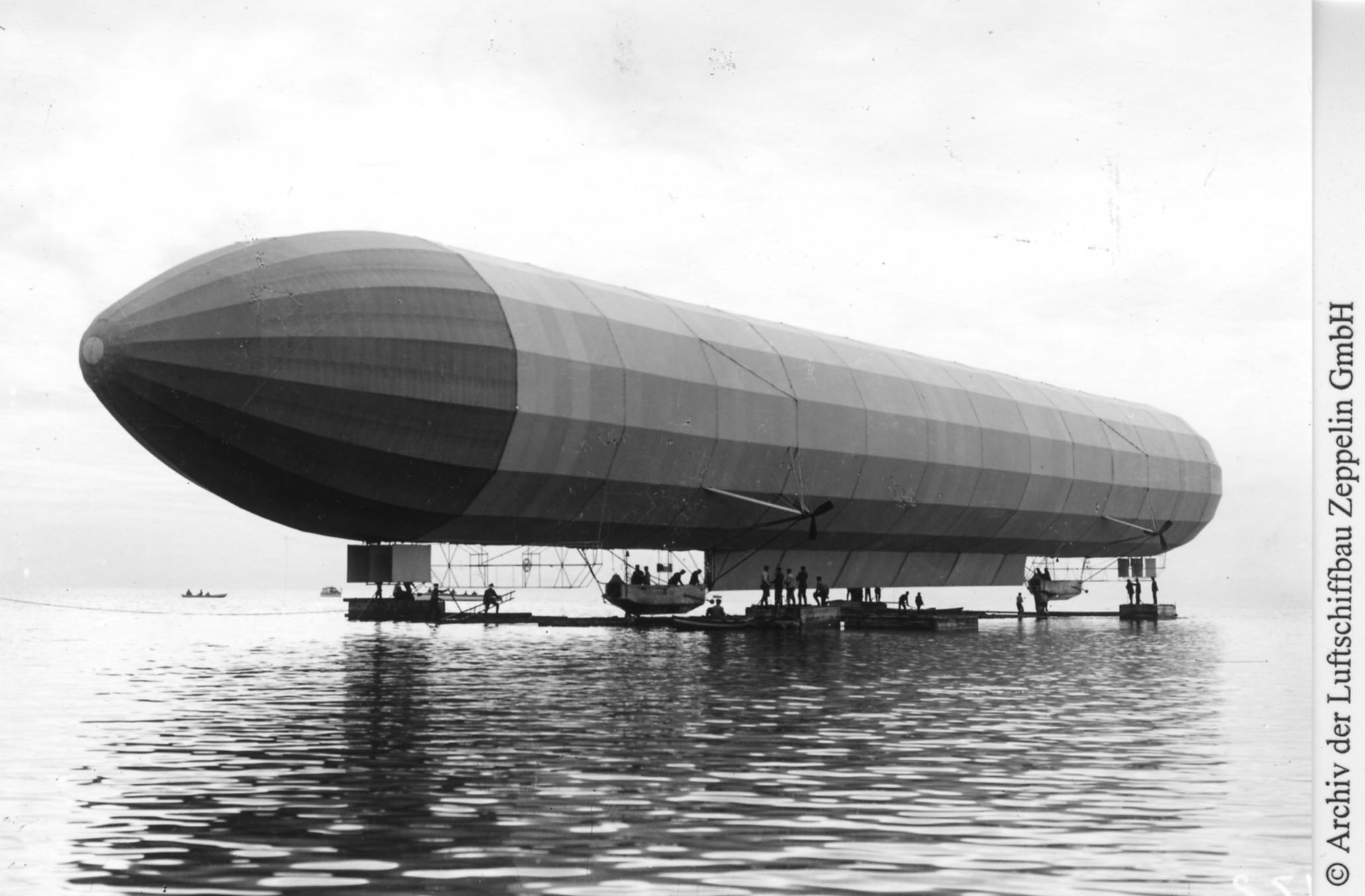 Zeppelin Uhr "Automatik mit offenem Herz" 7666-5